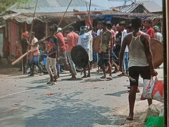 ঝিনাইদহের শৈলকূপা উপজেলায় নির্বাচন–পরবর্তী সহিংসতায় অন্তত ৪০টি বাড়িঘর ভাঙচুরের ঘটনা ঘটেছে। সংঘর্ষে অংশ নেওয়া একদল গ্রামবাসী