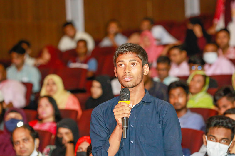 ‘পরীক্ষার্থী ১০ জনের ৯ জনই প্রায় জিপিএ ফাইভ পায় না। আর ১০ জনের ২ জনের মতো অকৃতকার্য হয়।’