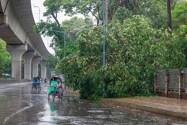 বায়ুদূষণে বিশ্বের ১১৯টি শহরের মধ্যে আজ বেলা ১টার দিকে ঢাকার অবস্থান ৫৪তম