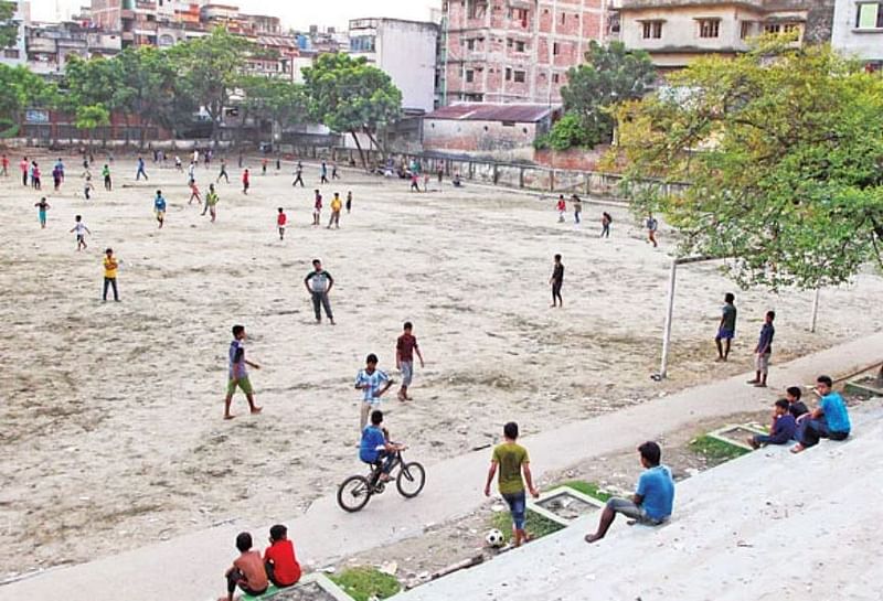 খেলাধুলা প্রতিটি শিশুর মৌলিক অধিকার। এরপরও শিশুদের সারা জীবনের দক্ষতা বিকাশে খেলাধুলার ভূমিকার কথা আমরা প্রায়শই ভুলে যাই।