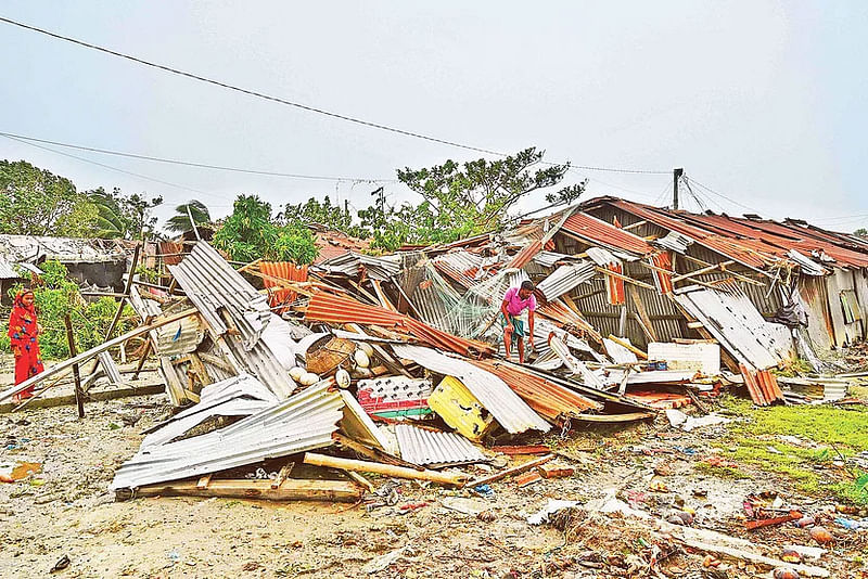 জলবায়ু পরিবর্তনের কারণে ঝুঁকির মুখে থাকা দেশগুলোর মধ্যে অন্যতম বাংলাদেশ। গত ২৬ মে ঘূর্ণিঝড় রিমাল বাংলাদেশের উপকূলীয় এলাকায় আঘাত হানে। কুয়াকাটা, পটুয়াখালী, ২৮ মে, ২০২৪