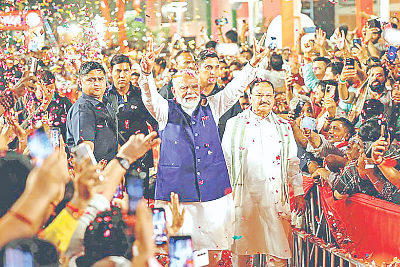 নির্বাচনের ফল আশানুররূপ না হওয়া সত্ত্বেও গত ৪ জুন নয়াদিল্লির বিজেপি কার্যালয়ের সামনে নরেন্দ্র মোদিকে শুভেচ্ছা জানান সমর্থকেরা