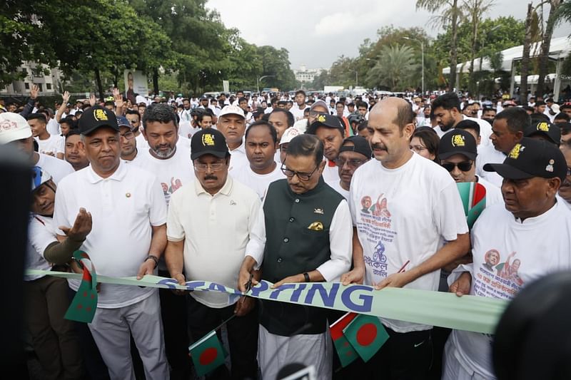 আওয়ামী লীগের ৭৫তম প্রতিষ্ঠাবার্ষিকী (প্লাটিনাম জুবিলি) উপলক্ষে এক বাইসাইকেল শোভাযাত্রার উদ্বোধন করেন দলের সাধারণ সম্পাদক ওবায়দুল কাদের