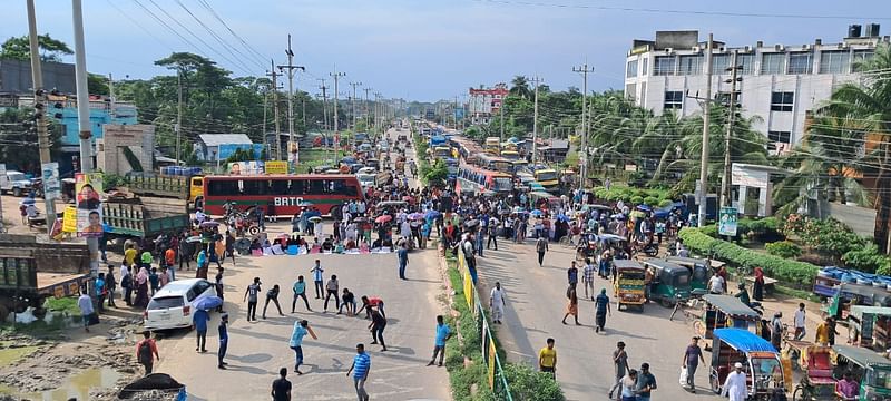 কোটাপদ্ধতি সংস্কারের দাবিতে বিক্ষোভ সমাবেশ করেছেন ময়মনসিংহের ত্রিশালের জাতীয় কবি কাজী নজরুল ইসলাম বিশ্ববিদ্যালয়ের শিক্ষার্থীরা। আজ বুধবার বিকেলে ময়মনসিংহের ত্রিশাল বাসস্ট্যান্ড-সংলগ্ন এলাকায়