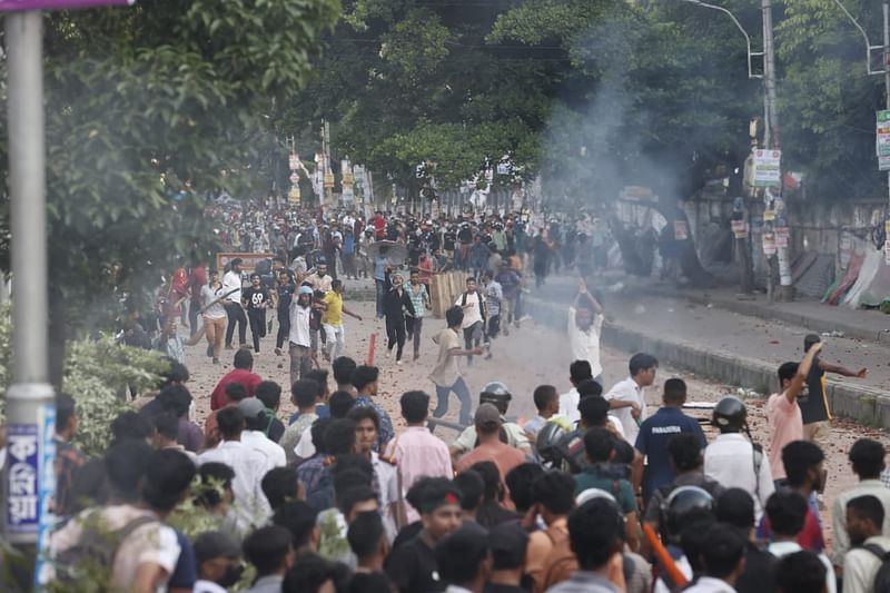 কোটা সংস্কারের দাবিতে আন্দোলনকারীদের ওপর হামলার ঘটনা ঘটেছে