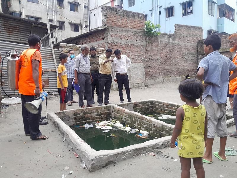 এডিস মশার প্রজননস্থল নিধনে করপোরেশনের পক্ষ থেকে সাতটি ভ্রাম্যমাণ আদালত অভিযান পরিচালনা করা হয়