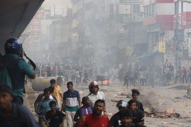 বৈষম্যবিরোধী ছাত্র আন্দোলনের কর্মসূচি চলাকালে রাজধানীর যাত্রাবাড়ী-শনির আখড়া এলাকা