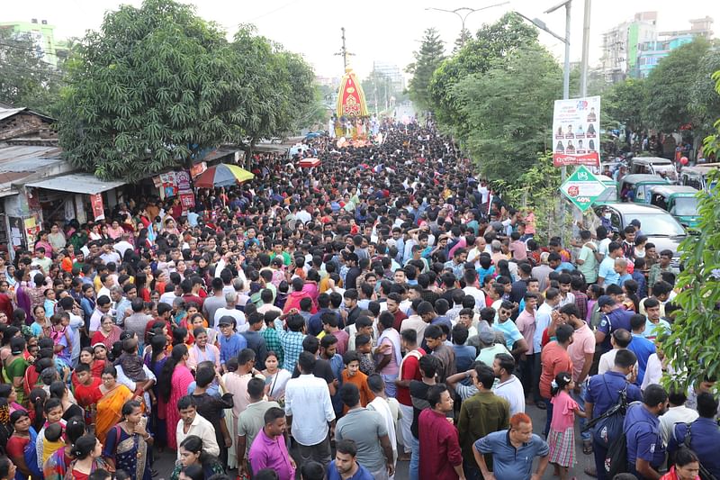 বগুড়া শহরের সেউজগাড়ি পালপাড়া এলাকা থেকে গত রোববার বিকেলে রথযাত্রা বের হয়েছিল