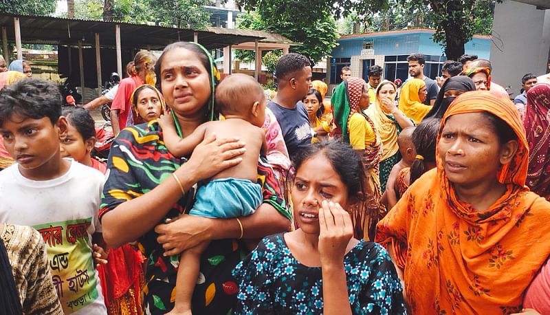 বগুড়ার শেরপুরে এক ব্যক্তিকে ছুরিকাঘাতের ঘটনায় বিচার চেয়ে বিক্ষোভ। আজ শেরপুর থানা চত্বরে