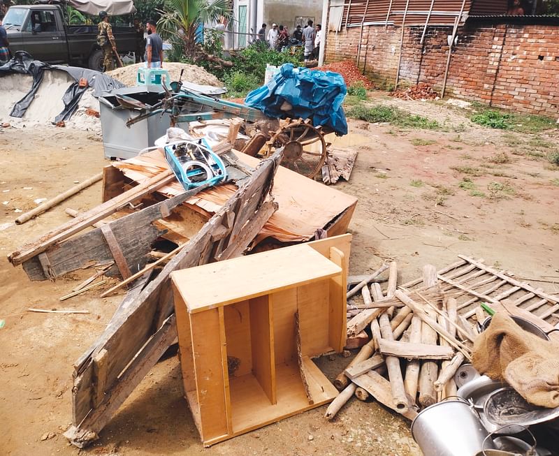 বিএনপির দলীয় পরিচয়ে হামলা চালিয়ে ভাঙচুর করা হয়েছে একটি বসতবাড়ি। আজ বুধবার দুপুর ১২টায় বগুড়ার শেরপুর উপজেলার মির্জাপুর ইউনিয়নের দড়িমুকুন্দ গ্রামে