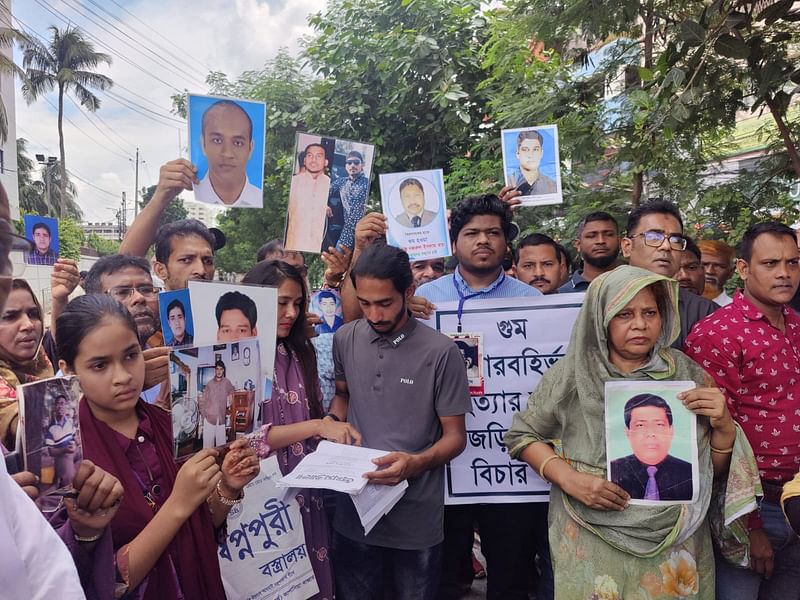 ডিজিএফআইয়ের (প্রতিরক্ষা গোয়েন্দা পরিদপ্তর) কার্যালয়ে যান নিখোঁজ ব্যক্তিদের স্বজনেরা। ৭ আগস্ট