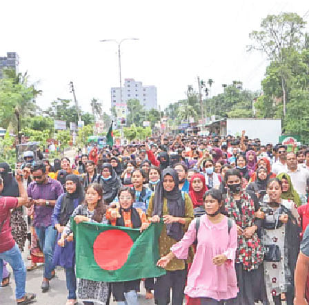 শিক্ষার্থীদের আন্দোলনে অভিভাবকেরাও যোগ দিয়েছিলেন