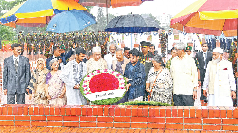 অন্তর্বর্তীকালীন সরকারের উপদেষ্টাদের সঙ্গে নিয়ে পুষ্পস্তবক অর্পণ করে মহান মুক্তিযুদ্ধে শহীদদের প্রতি শ্রদ্ধা নিবেদন করেন প্রধান উপদেষ্টা ড. মুহাম্মদ ইউনূস। গতকাল সাভারে জাতীয় স্মৃতিসৌধে