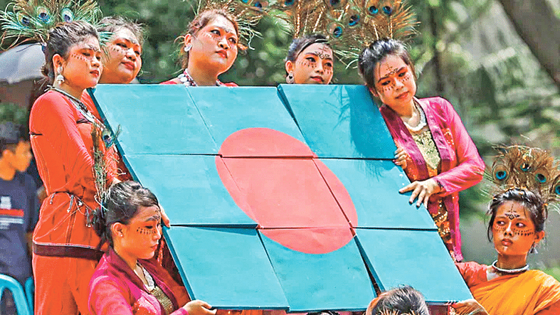 কেন্দ্রীয় শহীদ মিনারে আদিবাসীদের সাংস্কৃতিক অনুষ্ঠান