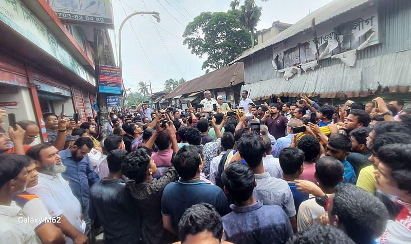 দেশে চলমান সহিংসতার প্রতিবাদ ও শেখ হাসিনাকে দেশে ফেরাতে বরগুনা জেলা আওয়ামী লীগ বিক্ষোভ মিছিল ও সমাবেশ করেছে