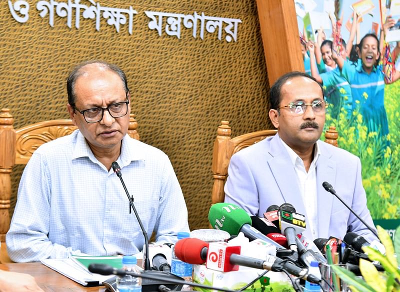 প্রাথমিক ও গণশিক্ষা মন্ত্রণালয়ের উপদেষ্টার দায়িত্ব নেওয়ার পর আজ সোমবার সচিবালয়ে যান মনোরোগ-বিশেষজ্ঞ বিধান রঞ্জন রায়