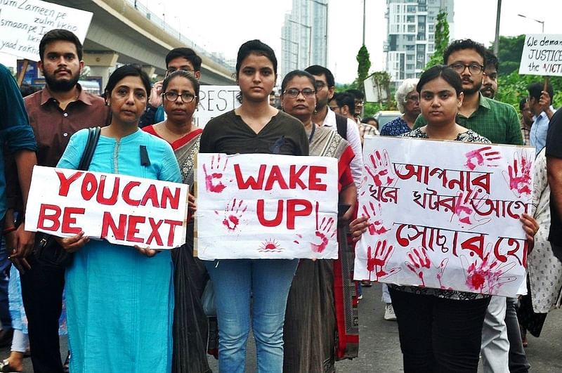 ভারতের কলকাতায় মেডিকেল শিক্ষার্থীকে ধর্ষণের পর হত্যার প্রতিবাদে বুধবার বেসরকারি হাসপাতালের চিকিৎসকদের বিক্ষোভ