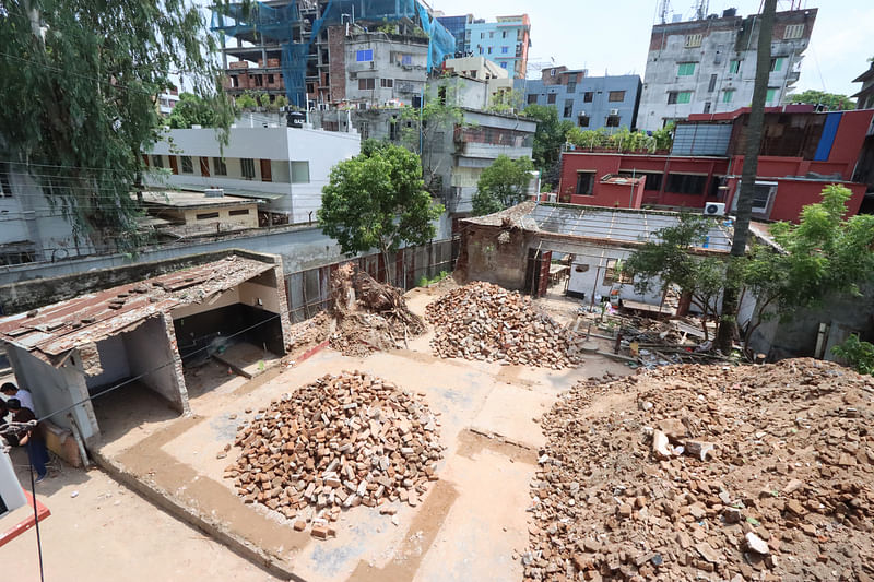 ঋত্বিক কুমার ঘটকের গুঁড়িয়ে দেওয়া বাড়ি। রাজশাহী নগরের মিয়াপাড়া এলাকায়