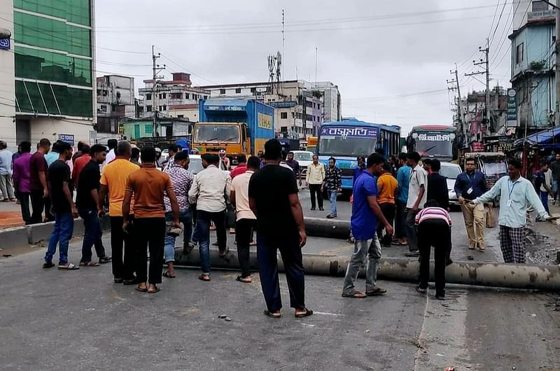 বকেয়া বেতন-ভাতার দাবিতে শ্রমিকেরা মহাসড়ক অবরোধ করেন। আজ রোববার সকাল সাড়ে ৯টার দিকে গাজীপুর নগরের বড়বাড়ি এলাকায় ঢাকা-ময়মনসিংহ মহাসড়কে