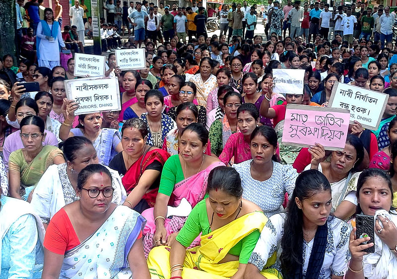 কিশোরীকে ধর্ষণের প্রতিবাদে সাধারণ মানুষ বিক্ষোভ করে। ধিং এলাকা, নগাঁও জেলা, আসাম। ২৪ আগস্ট