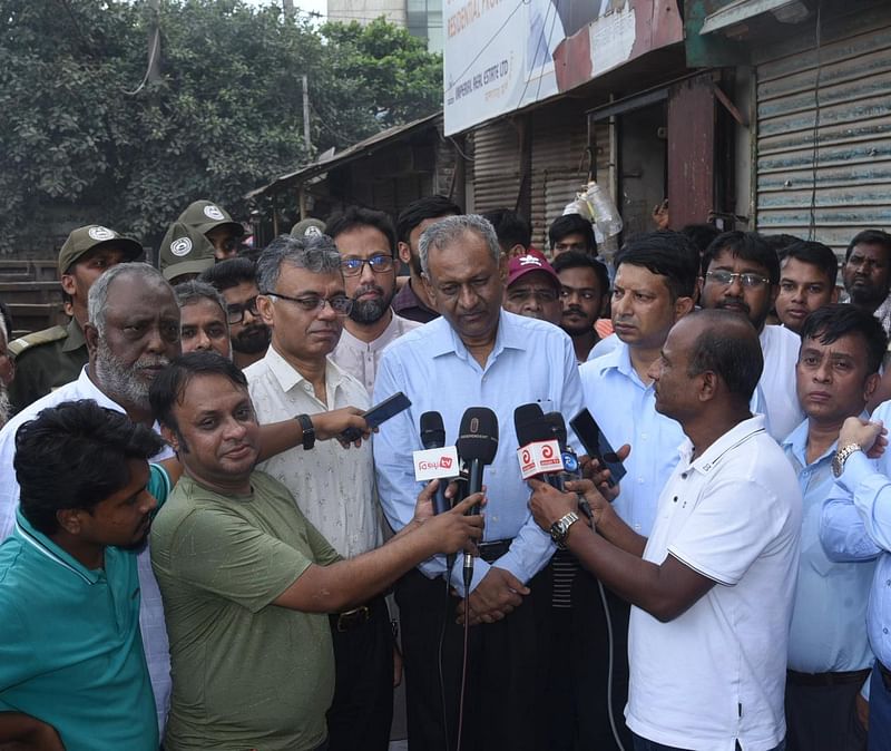 সাংবাদিকদের সঙ্গে কথা বলেন ঢাকা দক্ষিণ সিটি করপোরেশনের নবনিযুক্ত প্রশাসক মহ. শের আলী। ঢাকা, ২৪ আগস্ট