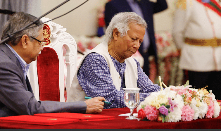 শেখ হাসিনা সরকারের পতনের পর  নোবেল জয়ী ড. মুহাম্মদ ইউনূসের নেতৃত্বে একটি অন্তর্বর্তী সরকার গঠন করা হয়