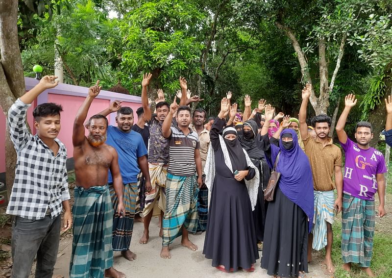 নান্দাইলে মহিলা লীগের নেত্রীর বিরুদ্ধে গ্রামবাসীর বিক্ষোভ। গত সোমবার দুপুর সাড়ে ১২টার দিকে উপজেলার কচুরি গ্রামে