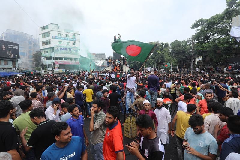 শেখ হাসিনার পদত্যাগ ও দেশত্যাগের খবরে বগুড়ায় লাখো জনতার বিজয় মিছিল