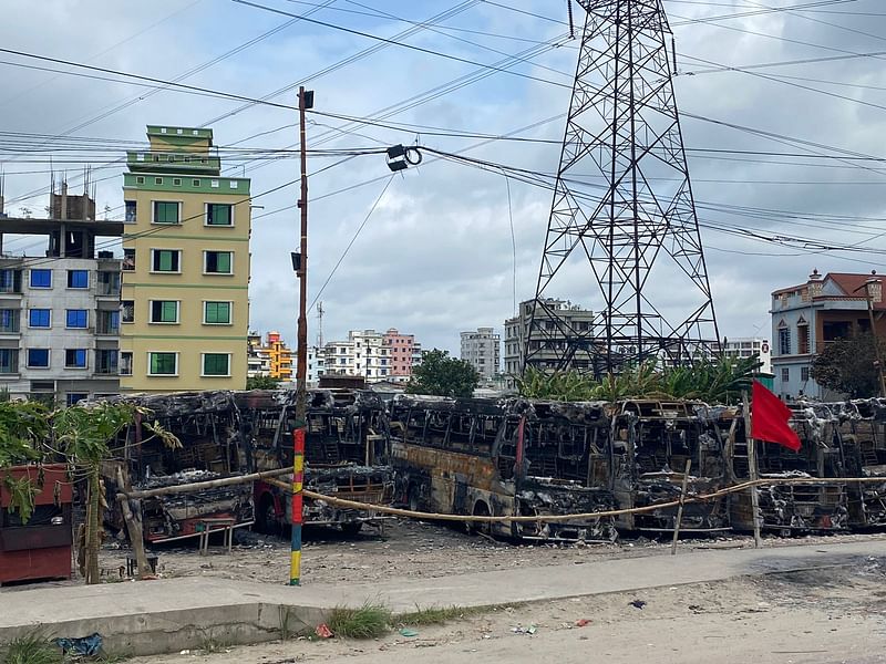 নারায়ণগঞ্জের সিদ্ধিরগঞ্জের জালকুড়ি এলাকায় গত ১৯ জুলাই সন্ধ্যা ৬টার দিকে  শীতল পরিবহনের ২৪টি বাসে  আগুন ধরিয়ে দেয় দুর্বৃত্তরা। সম্প্রতি তোলা