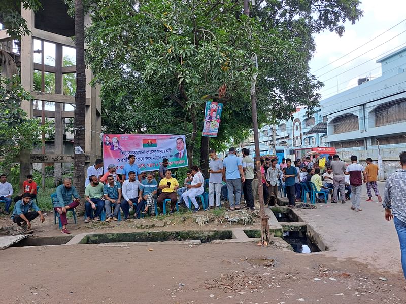 গাজীপুরের টঙ্গী বিসিকের পানির ট্যাংকি এলাকায় বিএনপির নেতা-কর্মীদের অবস্থান। আজ বুধবার বেলা একটায় তোলা