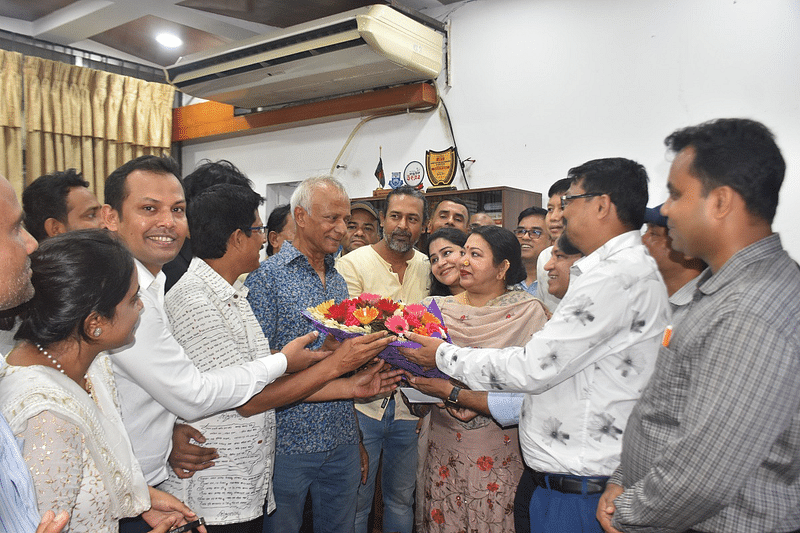 বাংলাদেশ শিল্পকলা একাডেমির মহাপরিচালক হিসেবে দায়িত্ব গ্রহণের পর সৈয়দ জামিল আহমেদকে স্বাগত জানান একাডেমির সব স্তরের কর্মকর্তা শিল্পী ও কর্মচারীরা। আজ মঙ্গলবার শিল্পকলা একাডেমিতে