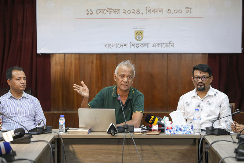 আজ বুধবার বিকেলে বাংলাদেশ শিল্পকলা একাডেমিতে সাংবাদিকদের সঙ্গে প্রথম মতবিনিময় করেন সৈয়দ জামিল আহমেদ