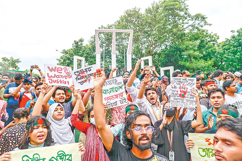 ঘটনাটা ঘটাল ছাত্ররা। এই তরুণেরাই অতীতে বড় বড় ঘটনা ঘটিয়েছে