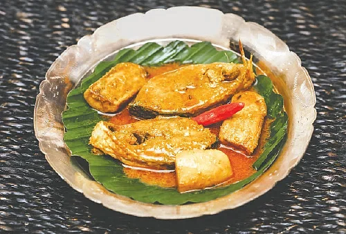 কাঁচকলায় ইলিশের ঝোল