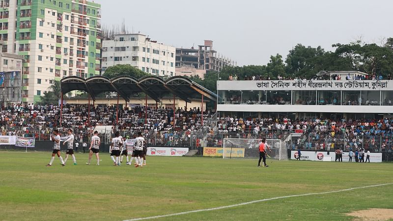 কুমিল্লার শহীদ ধীরেন্দ্রনাথ দত্ত স্টেডিয়ামকে হোম ভেন্যু হিসেবে চেয়েছে  মোহামেডান ও আবাহনী