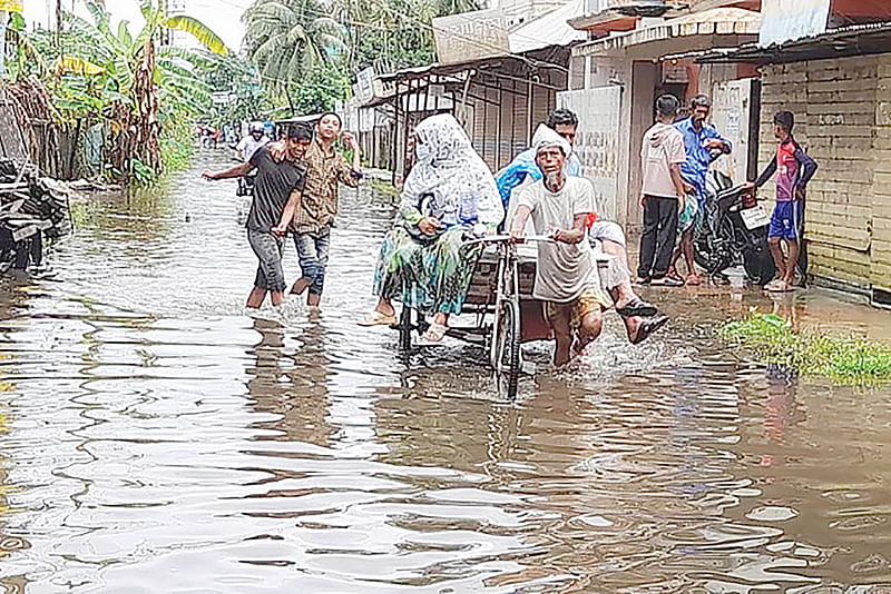 নোয়াখালীতে বন্যায় ক্ষতির পরিমাণ বহুমাত্রিক