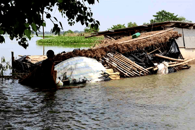 পশ্চিমবঙ্গের উদয় নারায়ণপুরের বিস্তীর্ণ এলাকা বন্যার পানিতে প্লাবিত হয়