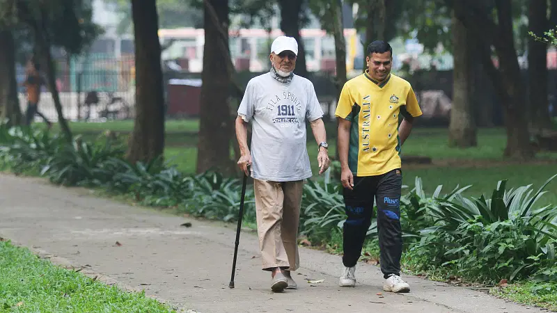 নিয়মমতো প্রতিদিন হাঁটার চেষ্টা করুন, এতে সামগ্রিকভাবে উন্নত হবে আপনার জীবনযাত্রার মান