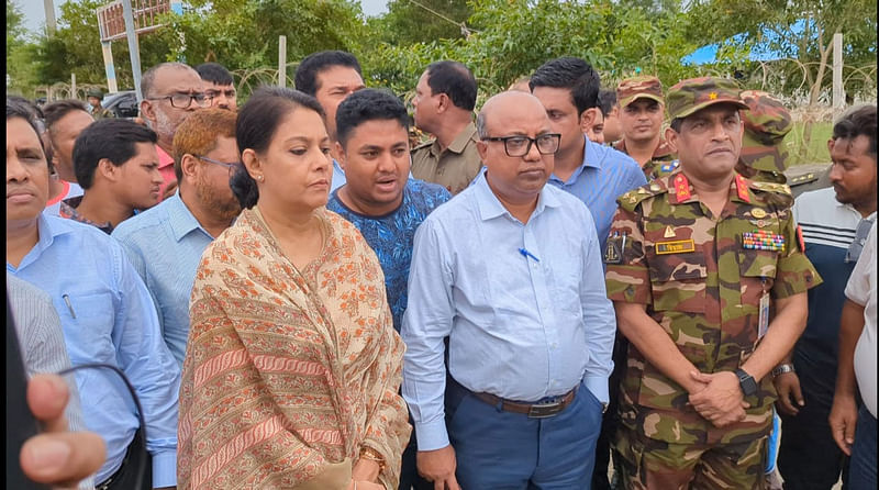 নোয়াখালীতে বন্যার পানির তোড়ে ভেঙে যাওয়া মুছাপুর স্লুইসগেট দেখতে যান পরিবেশ, বন ও জলবায়ু পরিবর্তন এবং পানিসম্পদ মন্ত্রণালয়ের উপদেষ্টা সৈয়দা রিজওয়ানা হাসান। আজ সকালে