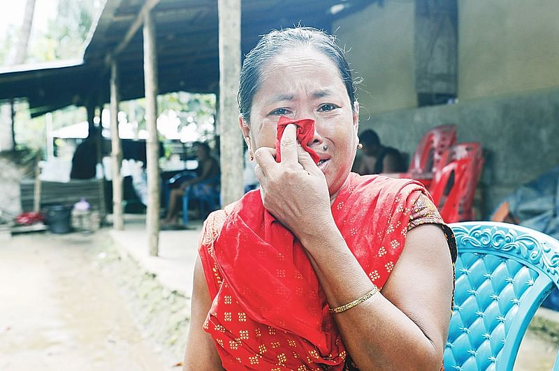 নিহত জুনান চাকমার কথা বলতে গিয়ে কান্নায় ভেঙে পড়েন মা রূপসী চাকমা। গতকাল দুপুরে দীঘিনালায় ধর্মপুর পাড়া এলাকায়