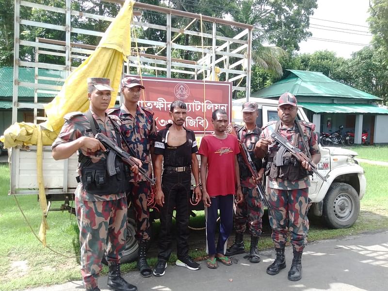 বাংলাদেশে অনুপ্রবেশের অভিযোগে দুই ভারতীয় নাগরিককে আটক করেছে বিজিবি