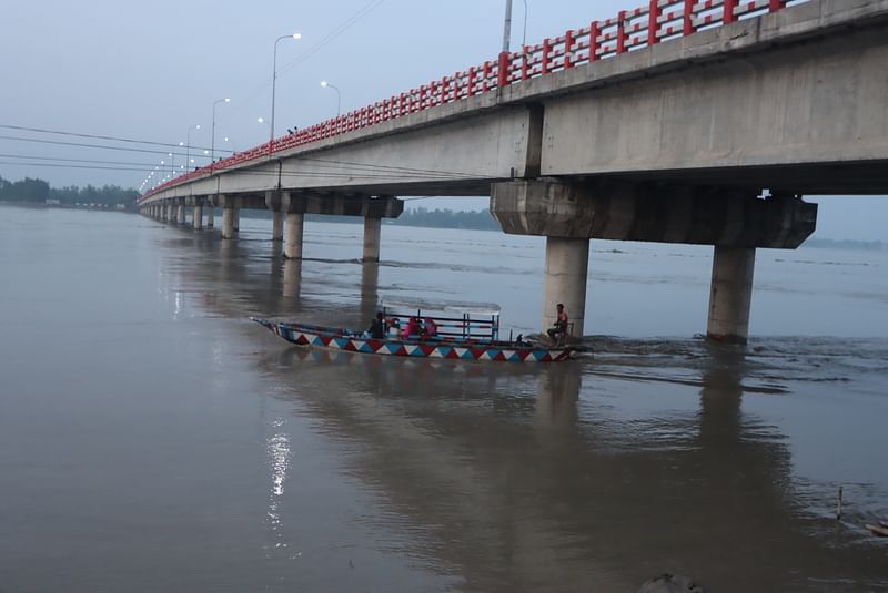 তিস্তা নদীর পানি বিপৎসীমার নিচ  প্রবাহিত হচ্ছে। রংপুরের কাউনিয়া পয়েন্টে