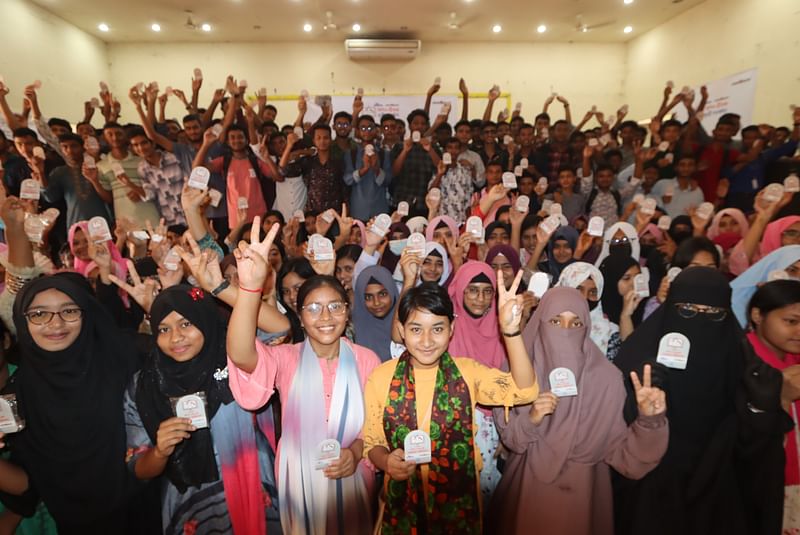 লালমনিরহাটে শিখো- প্রথম আলো জিপিএ ৫ কৃতী সংবর্ধনা অনুষ্ঠানে পদক হাতে উচ্ছ্বসিত শিক্ষার্থীরা