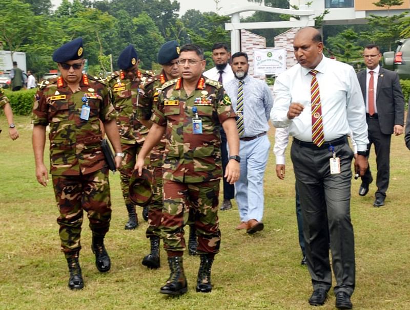 সেনাবাহিনী প্রধান জেনারেল ওয়াকার-উজ-জামান আজ বুধবার ১১ পদাতিক ডিভিশন ও বগুড়া এরিয়া পরিদর্শন করেন