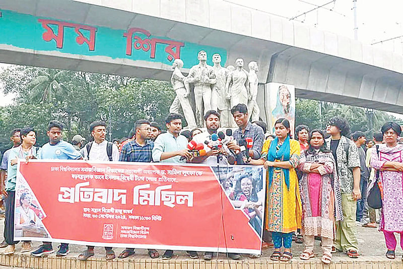 সাধারণভাবে ধারণা তৈরি হয় যে চাপের মুখে সরকার নতিস্বীকার করেছে