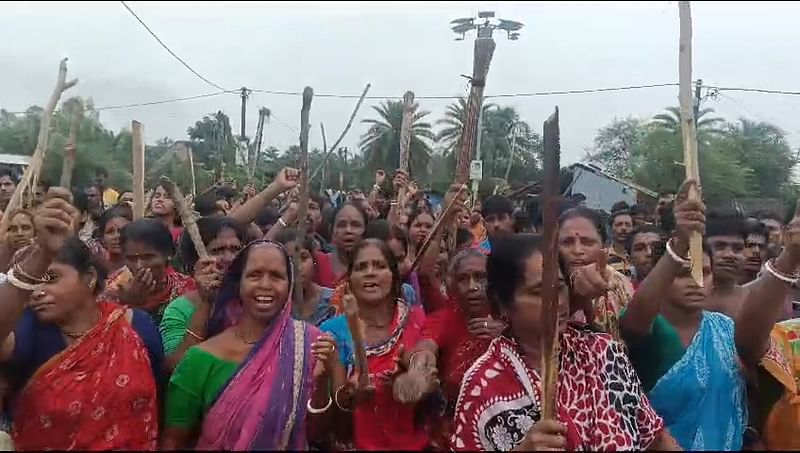 ৯ বছর বয়সী এক শিশুকে ধর্ষণ করে হত্যার প্রতিবাদে বিক্ষোভ। পশ্চিমবঙ্গের দক্ষিণ চব্বিশ পরগনা জেলার জয়নগরে, ৫ অক্টোবর ২০২৪