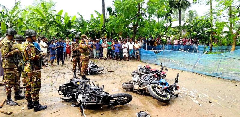 নাটোরে দুই গ্রামবাসীর মধ্যে ব্যাপক সংঘর্ষে পাঁচটি মোটরসাইকেল ভাঙচুরের ঘটনা ঘটেছে। আজ মঙ্গলবার দুপুরে তোলা