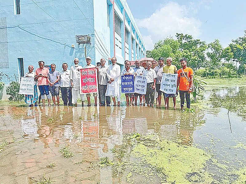 ভবদহের জলাবদ্ধতা সমস্যার স্থায়ী সমাধানের দাবিতে মানববন্ধন