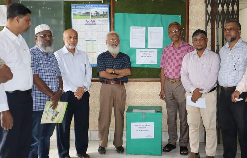 বাংলাদেশ কৃষি বিশ্ববিদ্যালয়ে শিক্ষার্থীদের নির্যাতন, চাঁদাবাজিসহ নানা অভিযোগ গ্রহণ শুরু হয়েছে। এ জন্য প্রশাসন ভবন, ছাত্রবিষয়ক দপ্তর ও কেন্দ্রীয় গ্রন্থাগারের সামনে অভিযোগ গ্রহণ বাক্স বসিয়েছে কমিটি