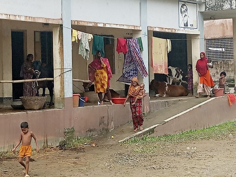 শেরপুরের নালিতাবাড়ীতে বন্যার পানি না নামায় এখনো আশ্রয়কেন্দ্র অবস্থান করছে বন্যা আক্রান্ত এলাকার বাসিন্দারা। গতকাল কাপাসিয়া শহীদ স্মৃতি উচ্চবিদ্যালয়ে